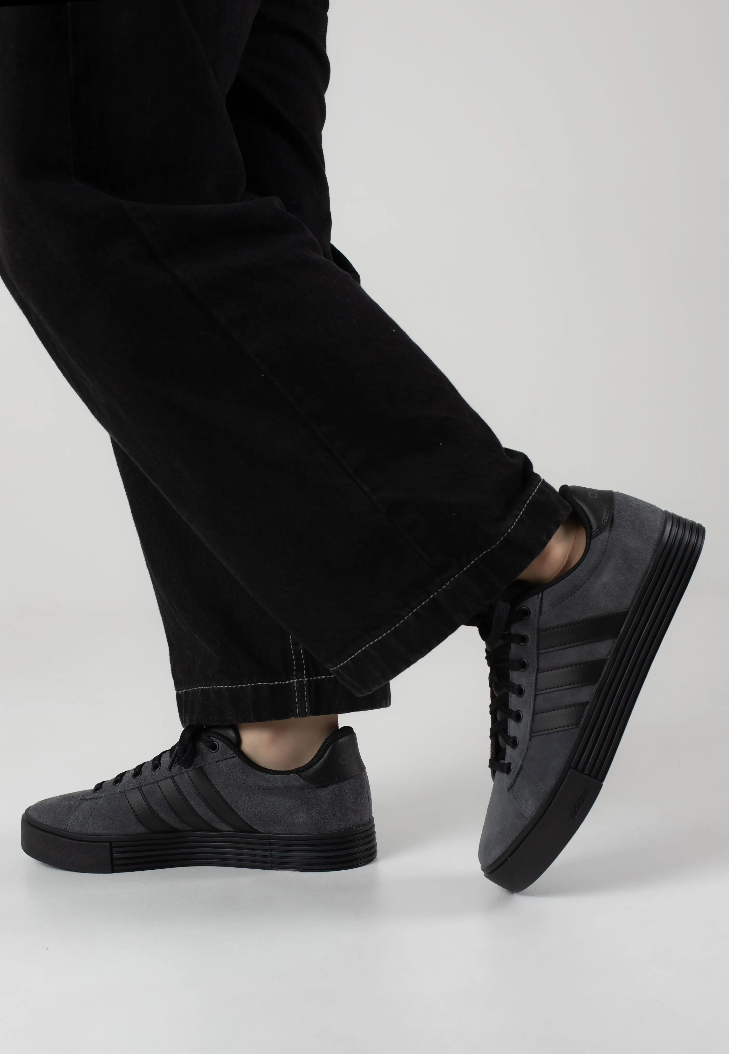 Adidas - Daily 4.0 Cblack/Cblack/Carbon - Shoes