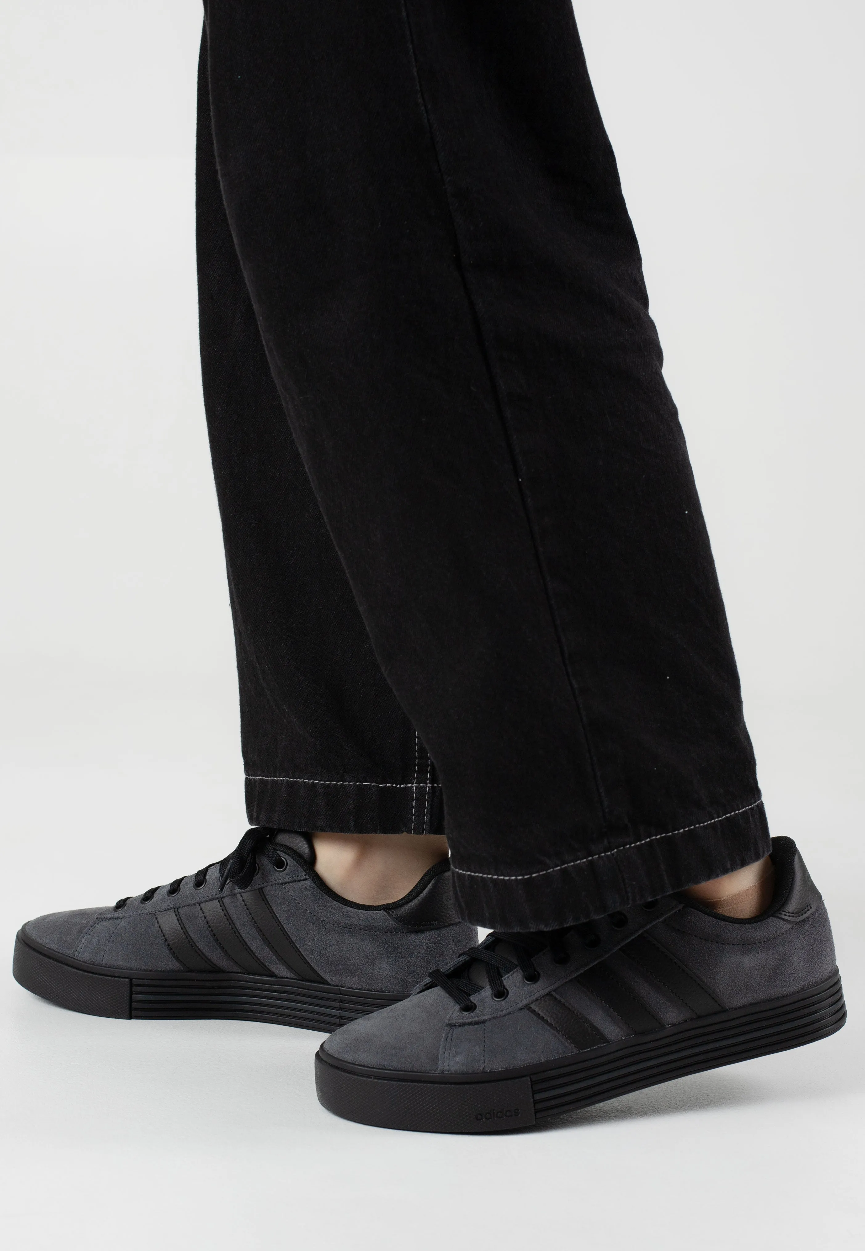 Adidas - Daily 4.0 Cblack/Cblack/Carbon - Shoes