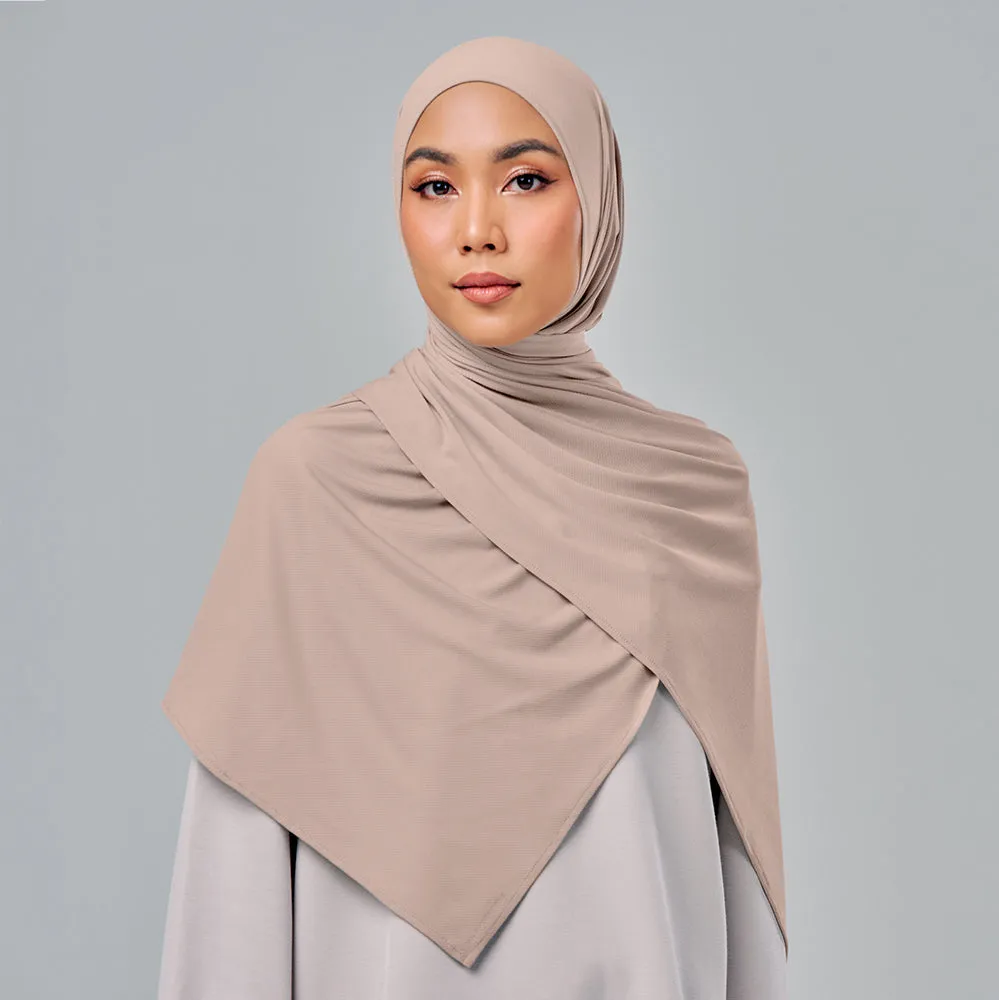 Najwa Sport Shawl - Pitcher