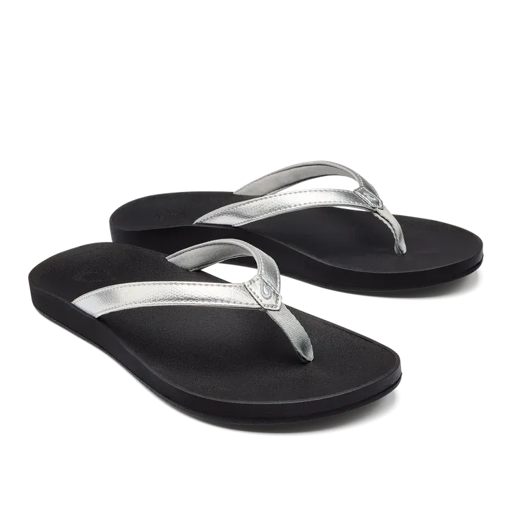 OluKai Women's Puawe Silver/Black