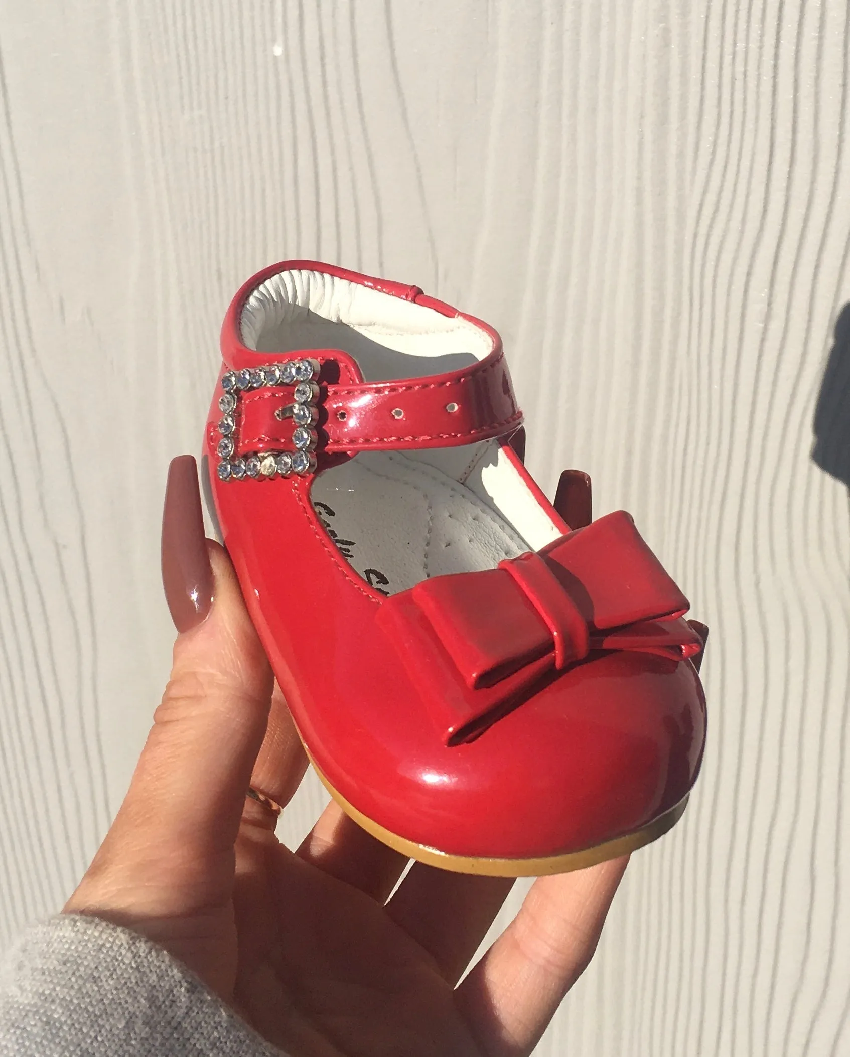 Red bow shoes