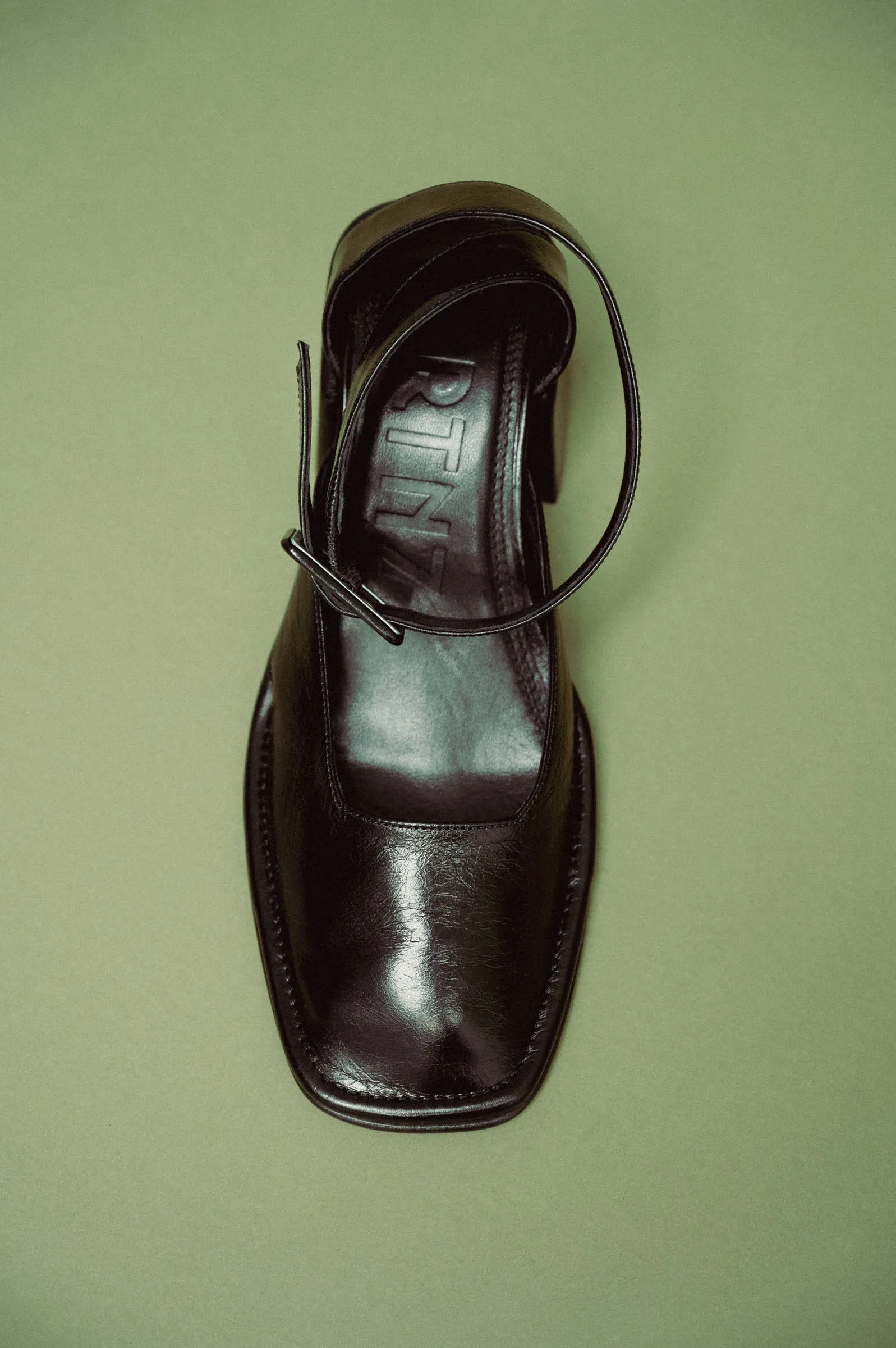 YASU - Black Wrinkled Polished Leather Pumps