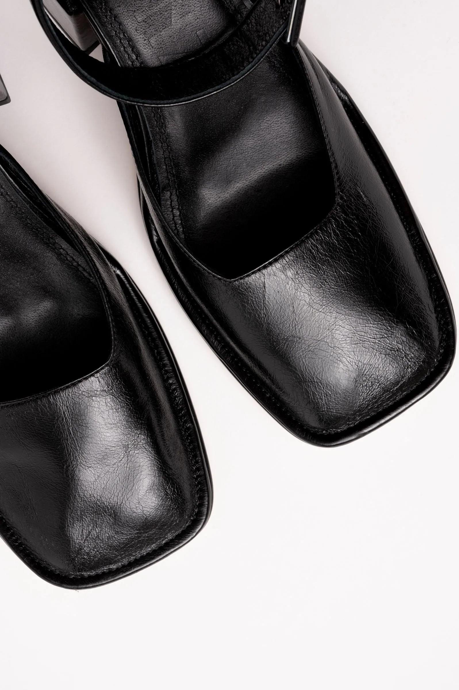 YASU - Black Wrinkled Polished Leather Pumps